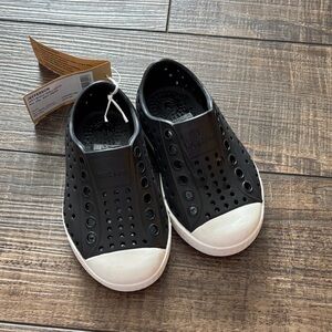 Native Kids Water Shoes - Black with White Toe